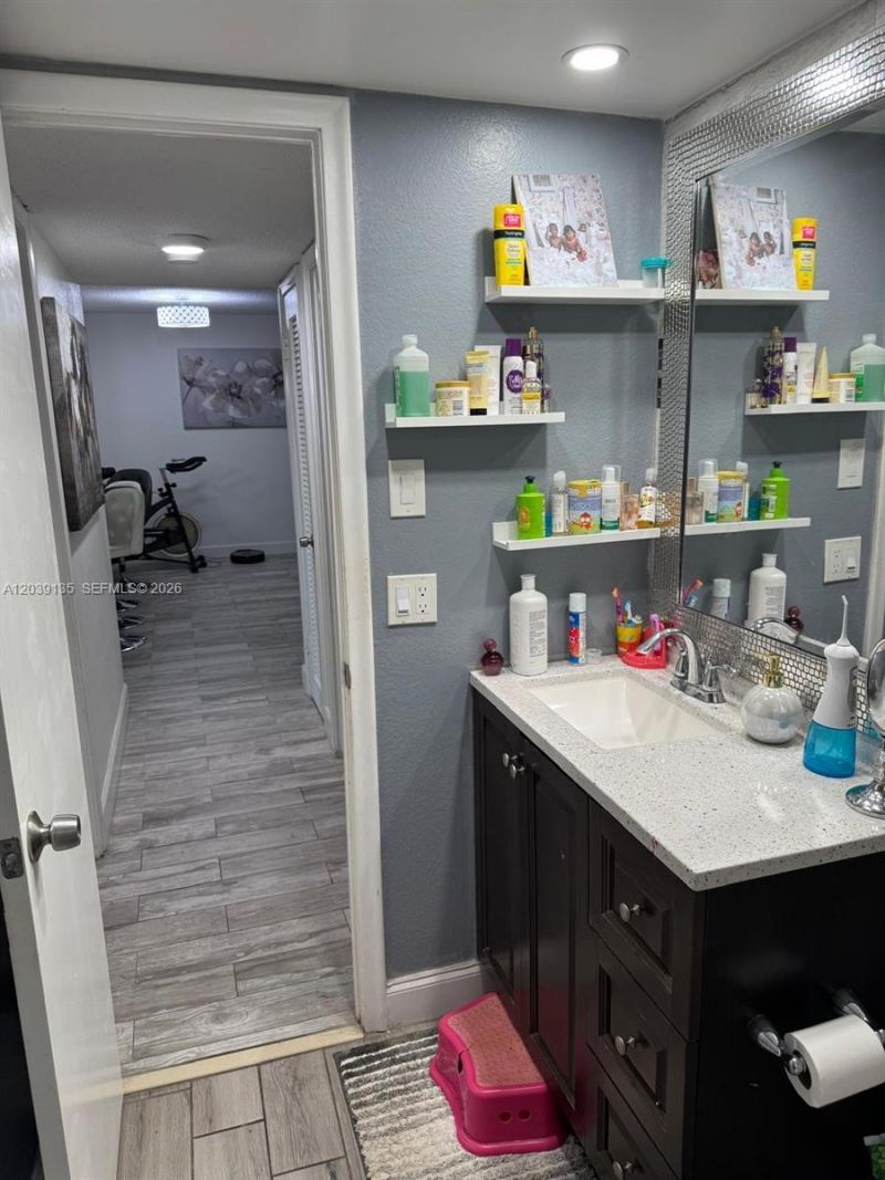 900 NE 12th Ave, Unit 302, Hallandale Beach, FL 33009 Photo