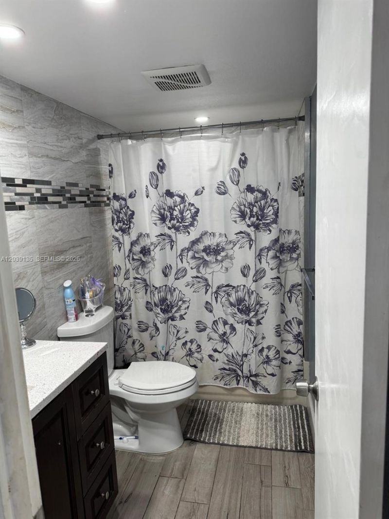 900 NE 12th Ave, Unit 302, Hallandale Beach, FL 33009 Photo
