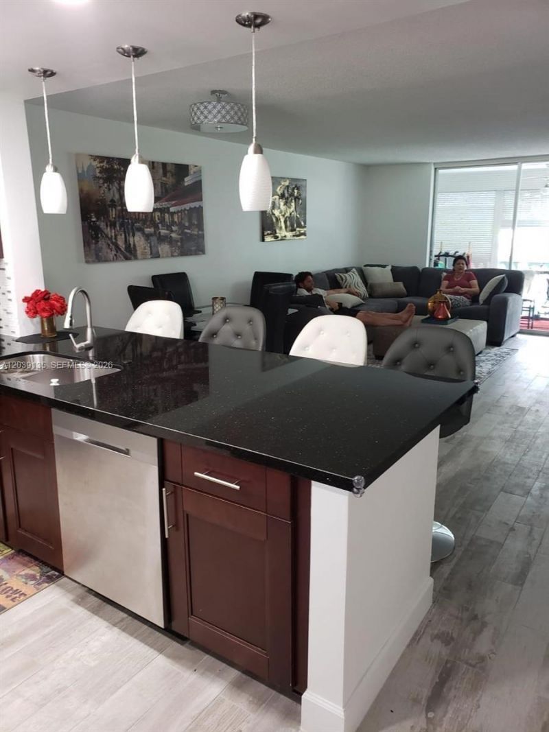 900 NE 12th Ave, Unit 302, Hallandale Beach, FL 33009 Photo