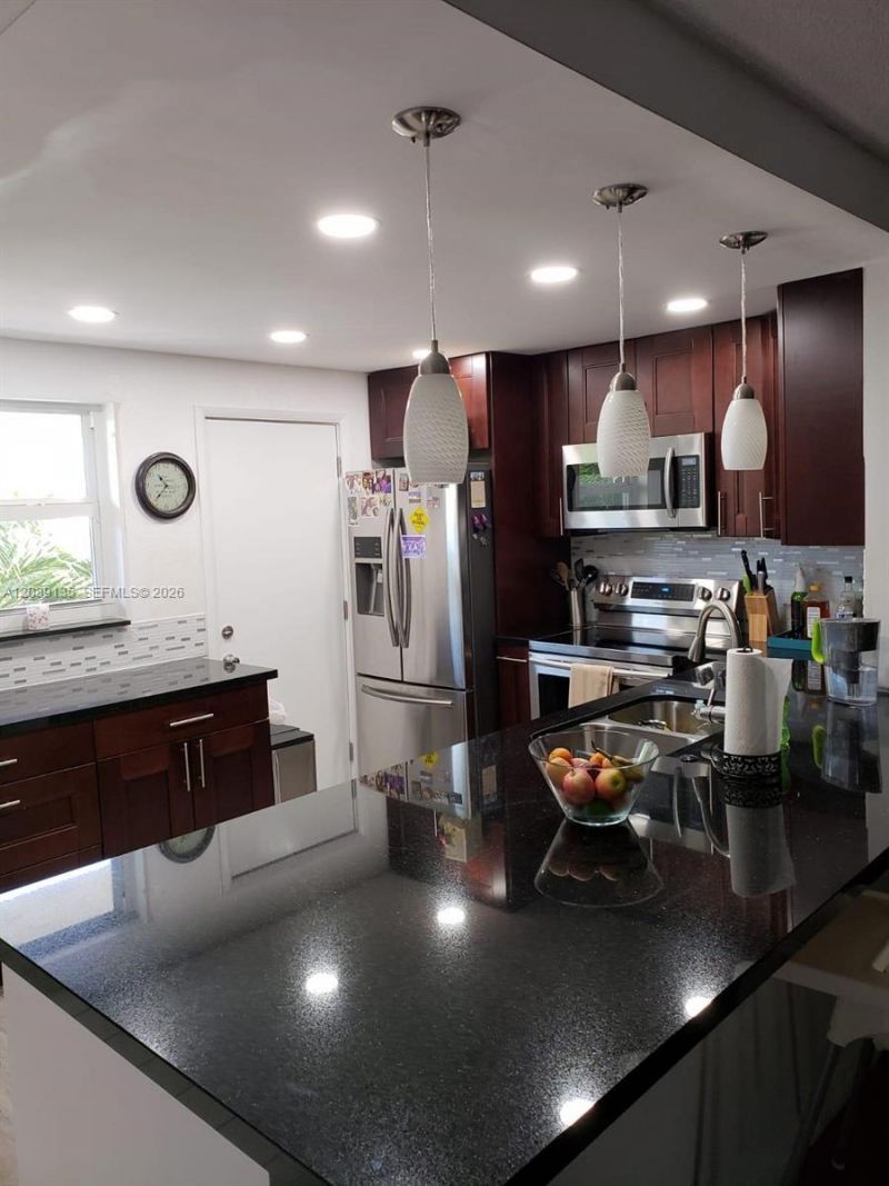900 NE 12th Ave, Unit 302, Hallandale Beach, FL 33009 Photo
