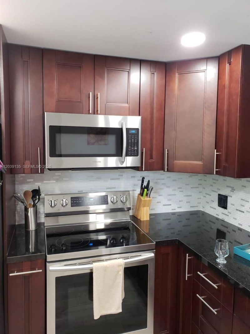 900 NE 12th Ave, Unit 302, Hallandale Beach, FL 33009 Photo