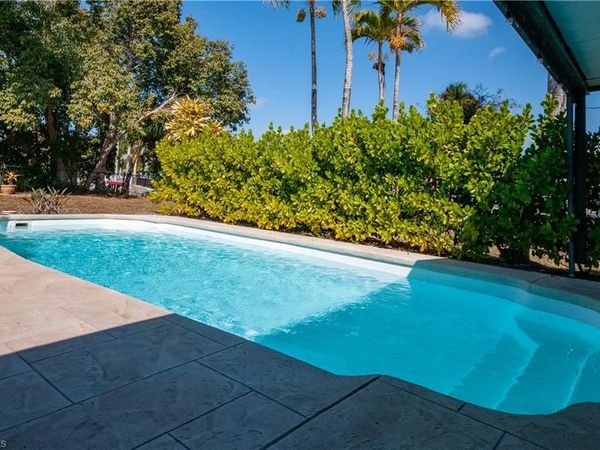 54 Liberty LN, NAPLES, FL 34112
