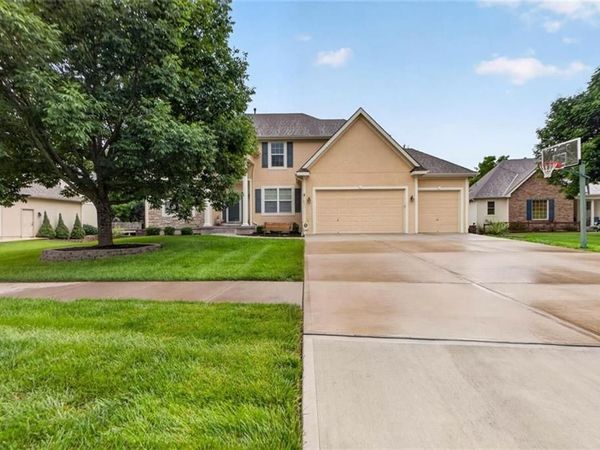 711 Willow Street, Lansing, KS 66043