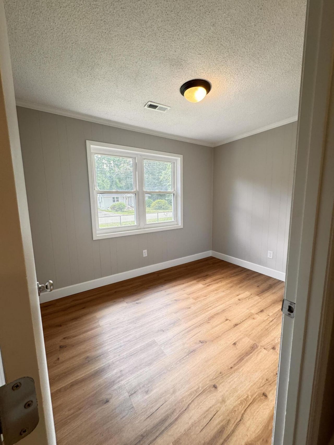 210 Grayson Street Photo 10