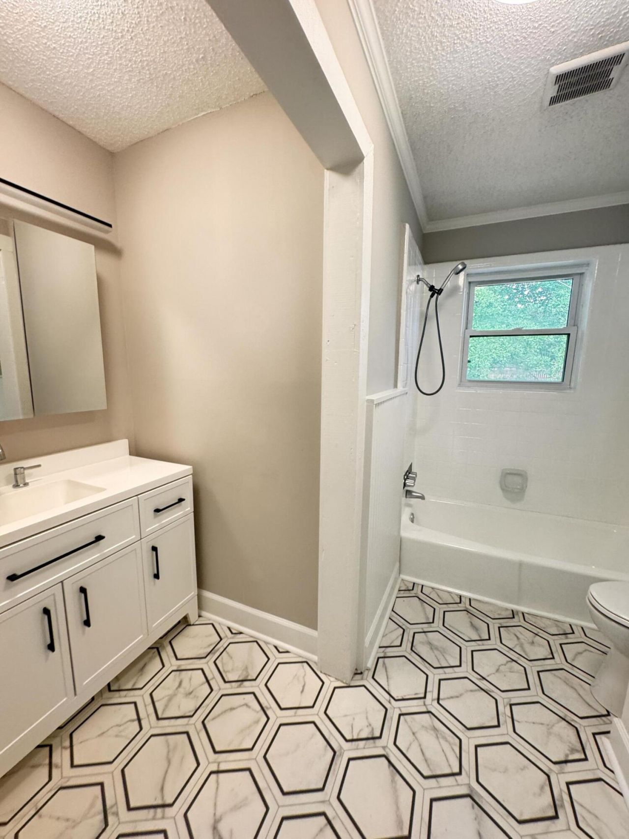 210 Grayson Street Photo 15