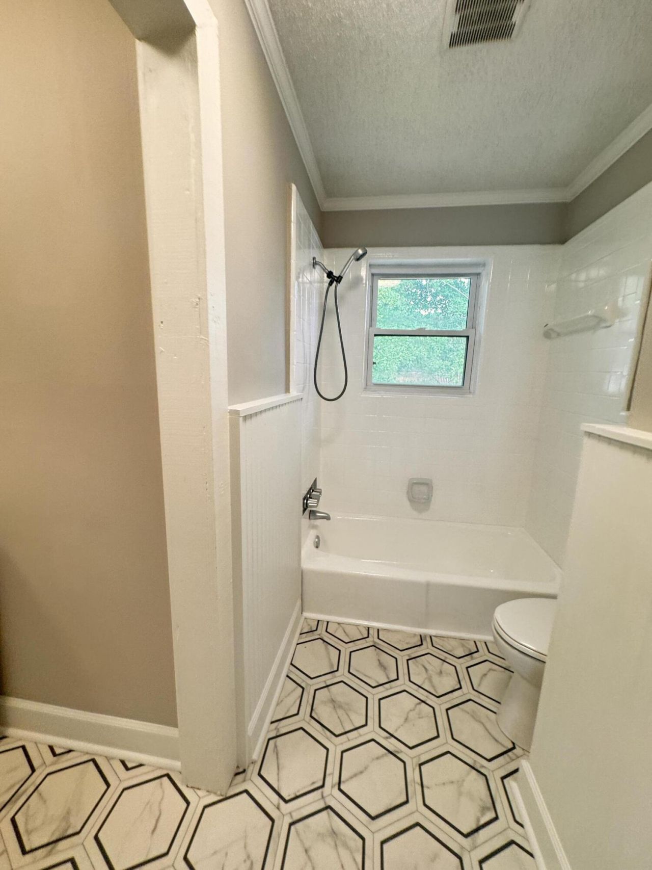 210 Grayson Street Photo 16