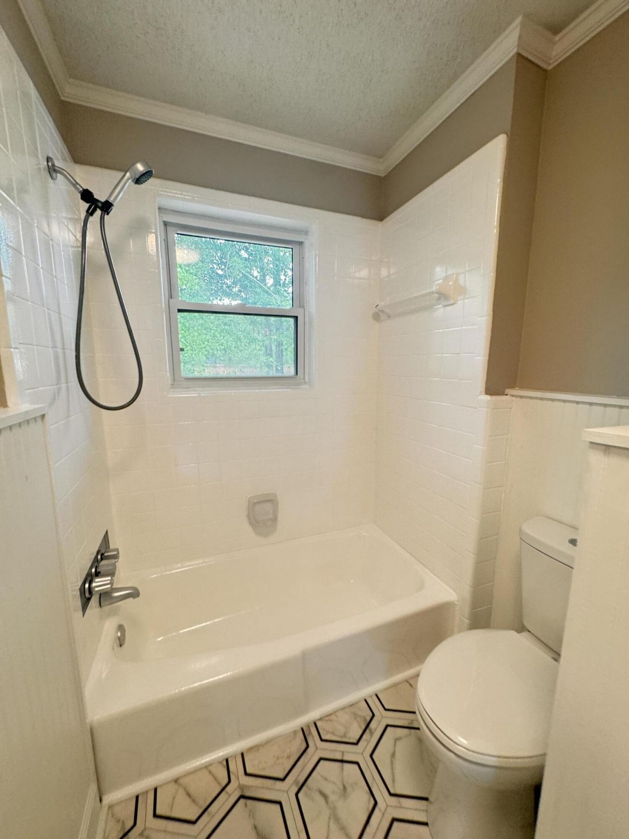 210 Grayson Street Photo 17