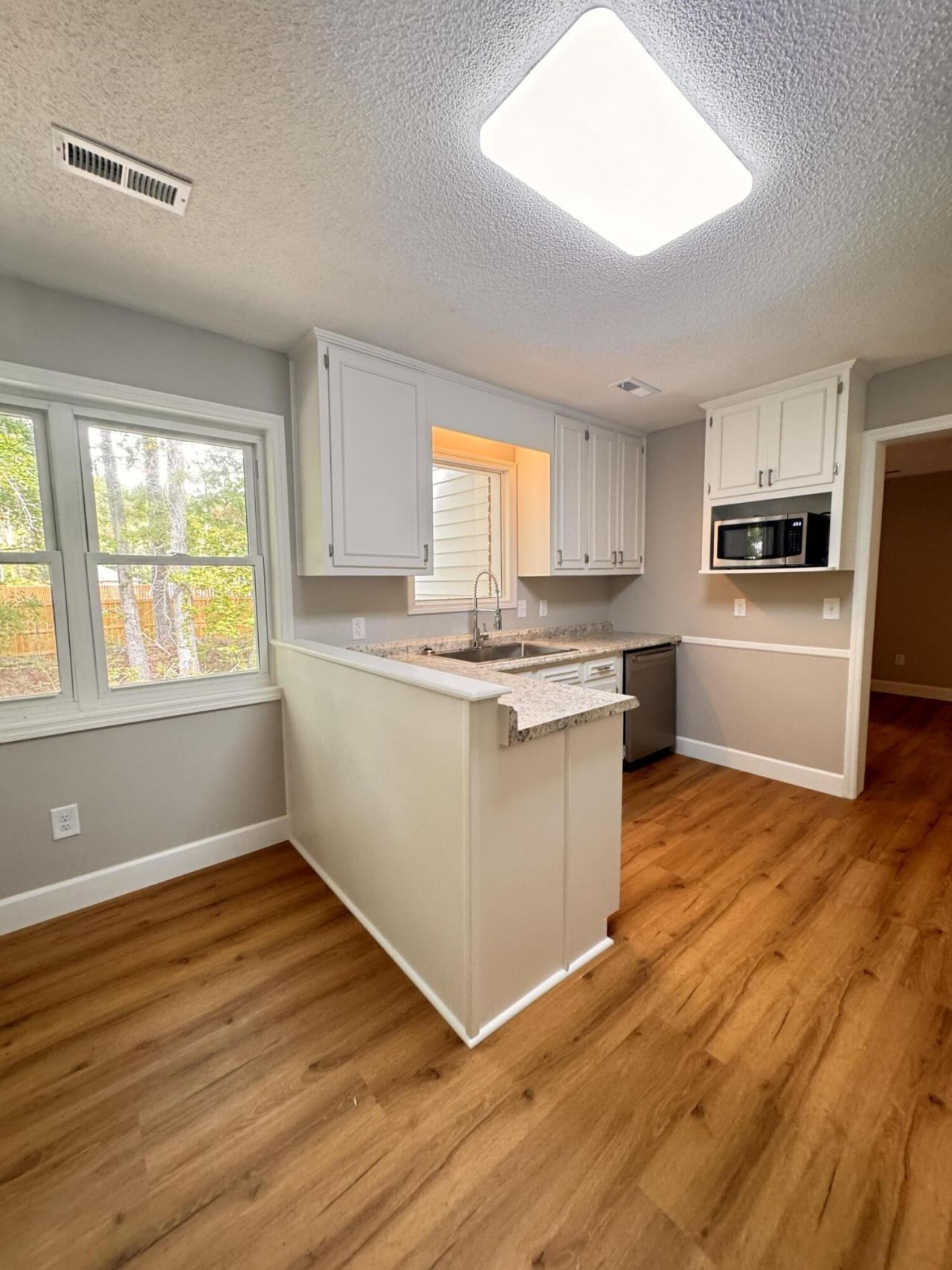 210 Grayson Street Photo 32