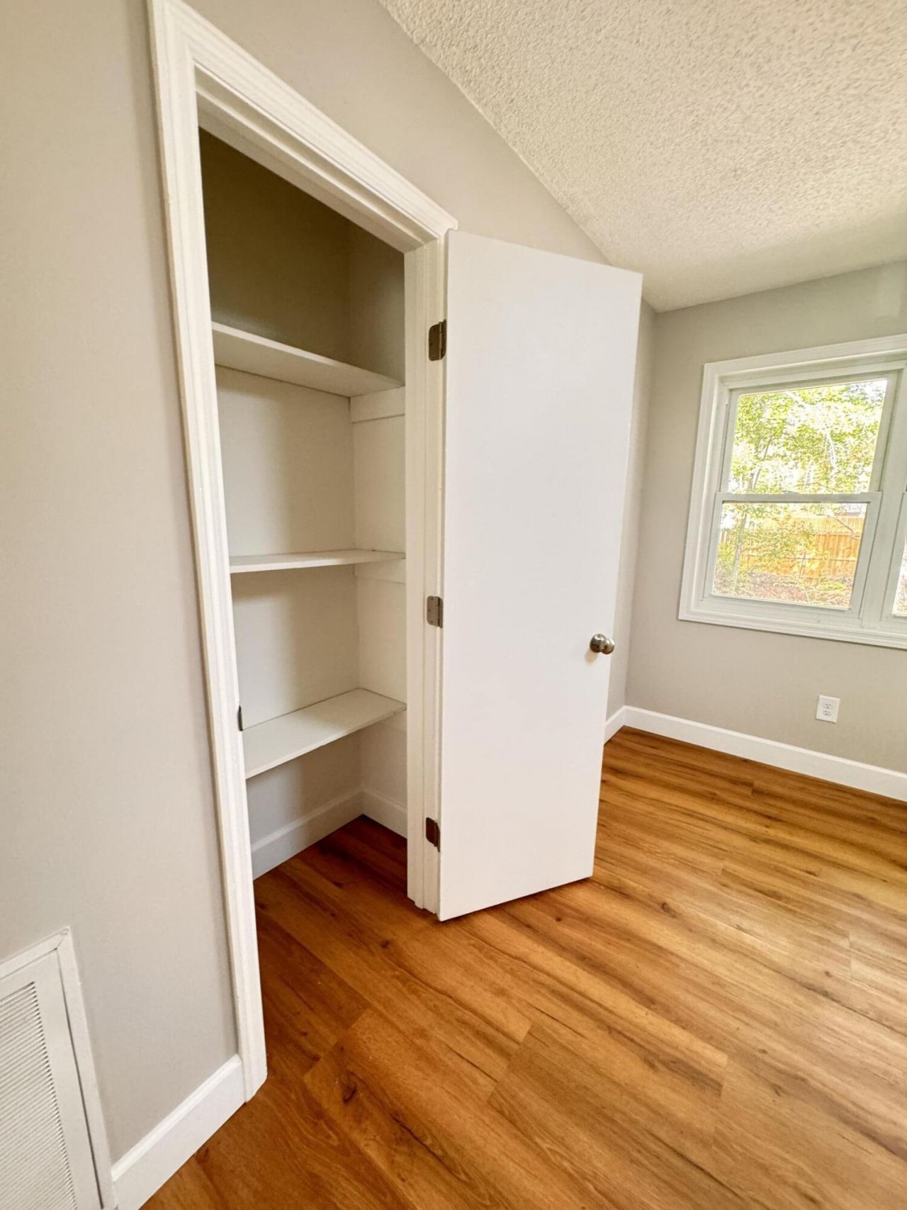 210 Grayson Street Photo 33