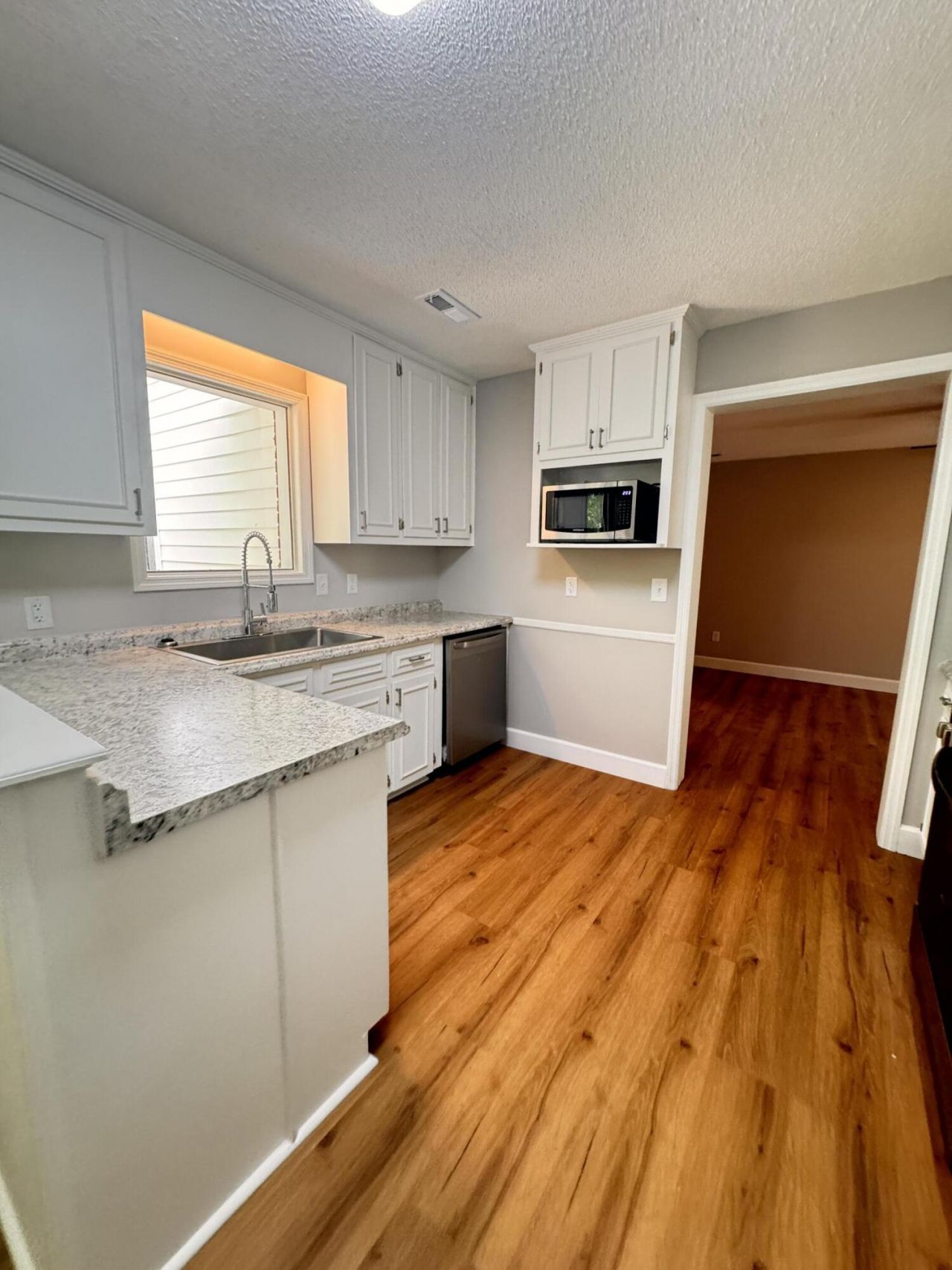 210 Grayson Street Photo 36