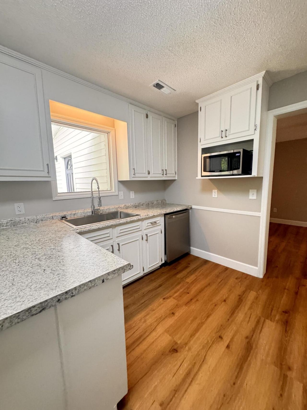 210 Grayson Street Photo 37