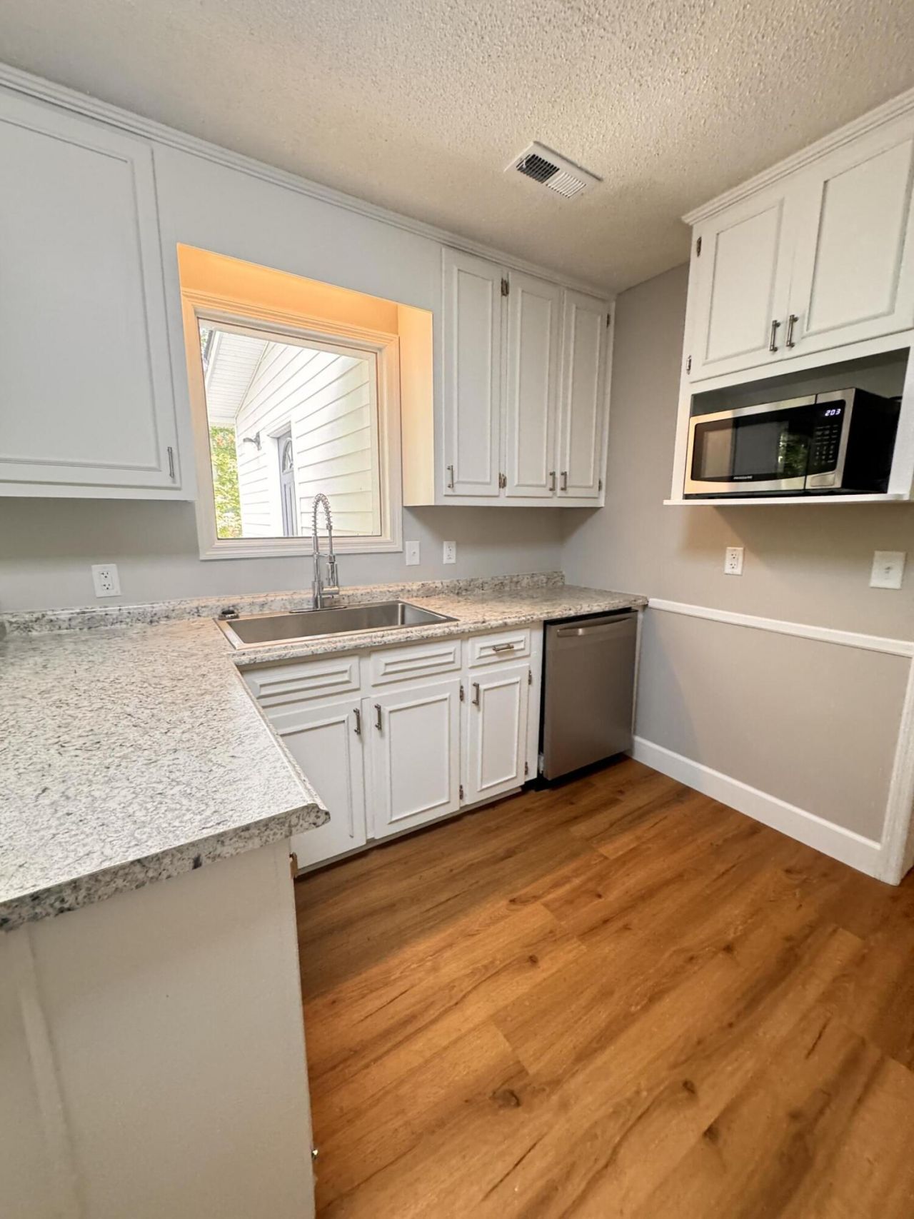 210 Grayson Street Photo 38
