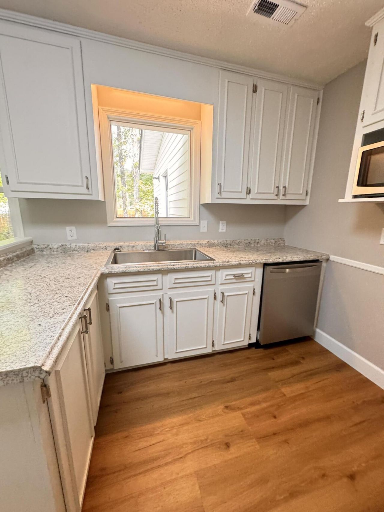 210 Grayson Street Photo 39