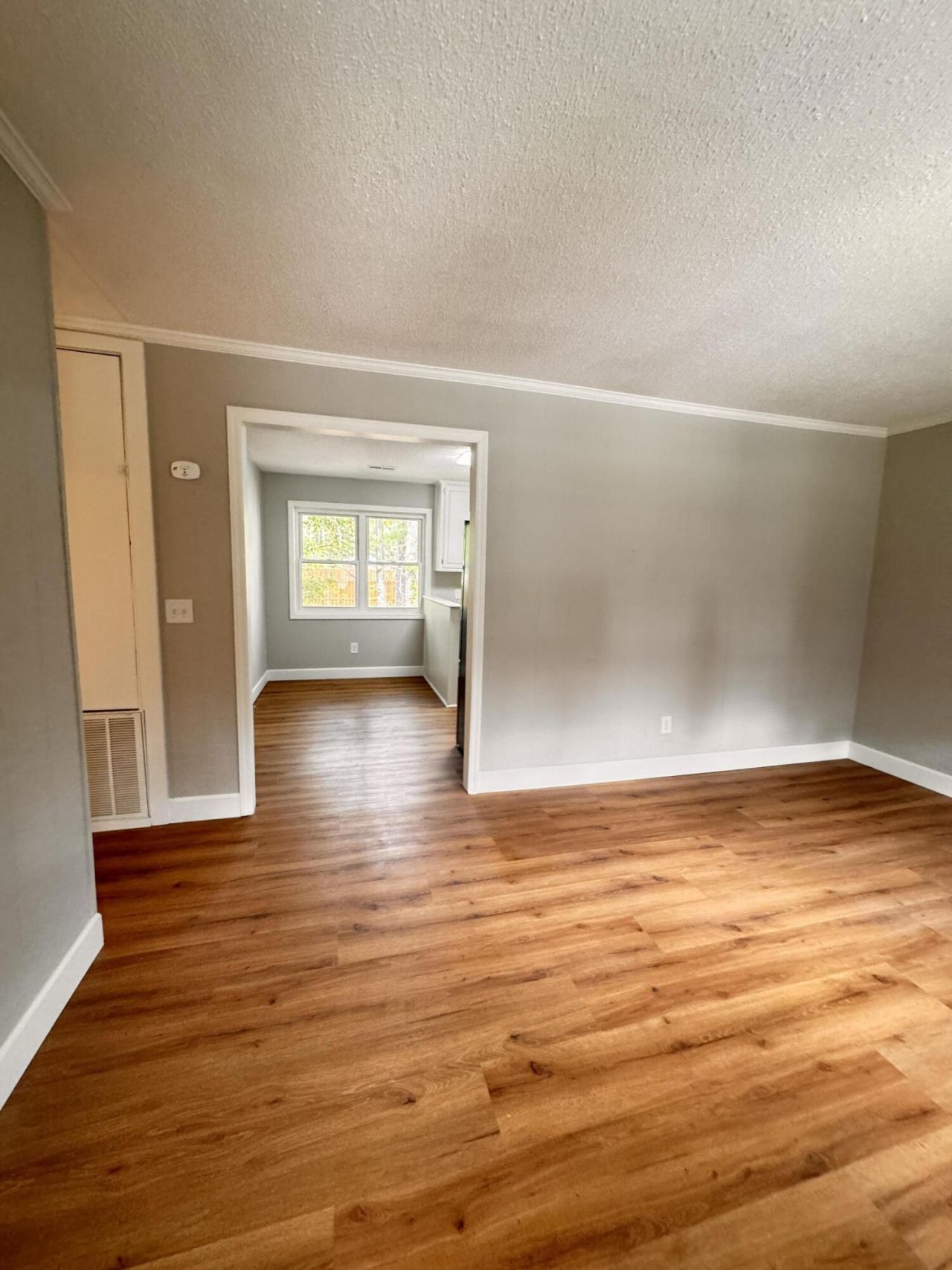 210 Grayson Street Photo 6