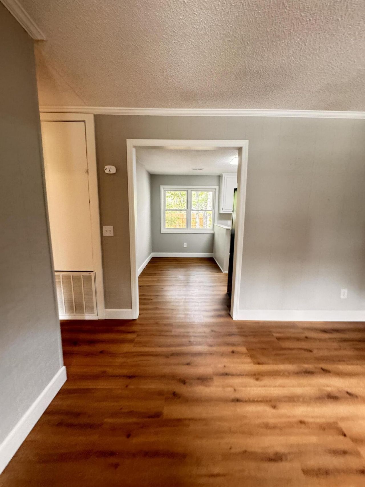 210 Grayson Street Photo 7