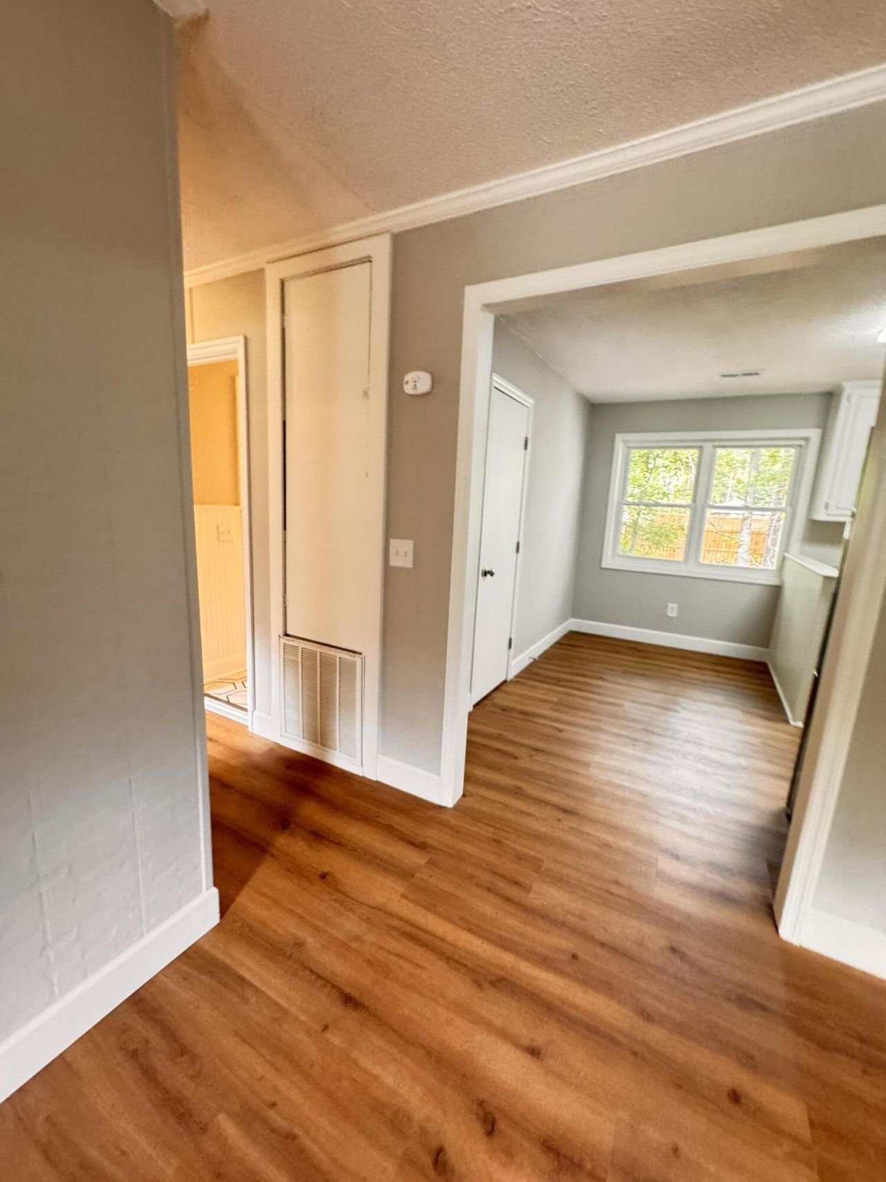 210 Grayson Street Photo 8