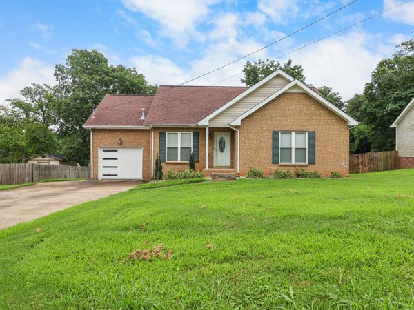 808 Leigh Ann Dr, Clarksville, TN 37042