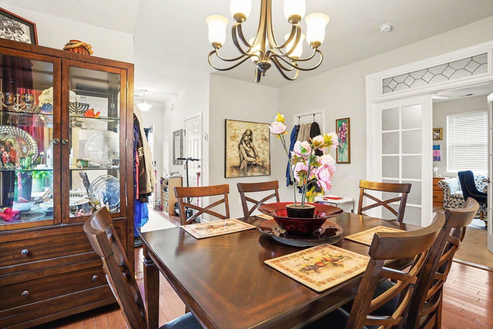 1041 Balmore Dr.  Photo 4