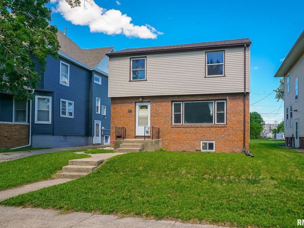 1016 N ELMWOOD Avenue, Peoria, IL 61606