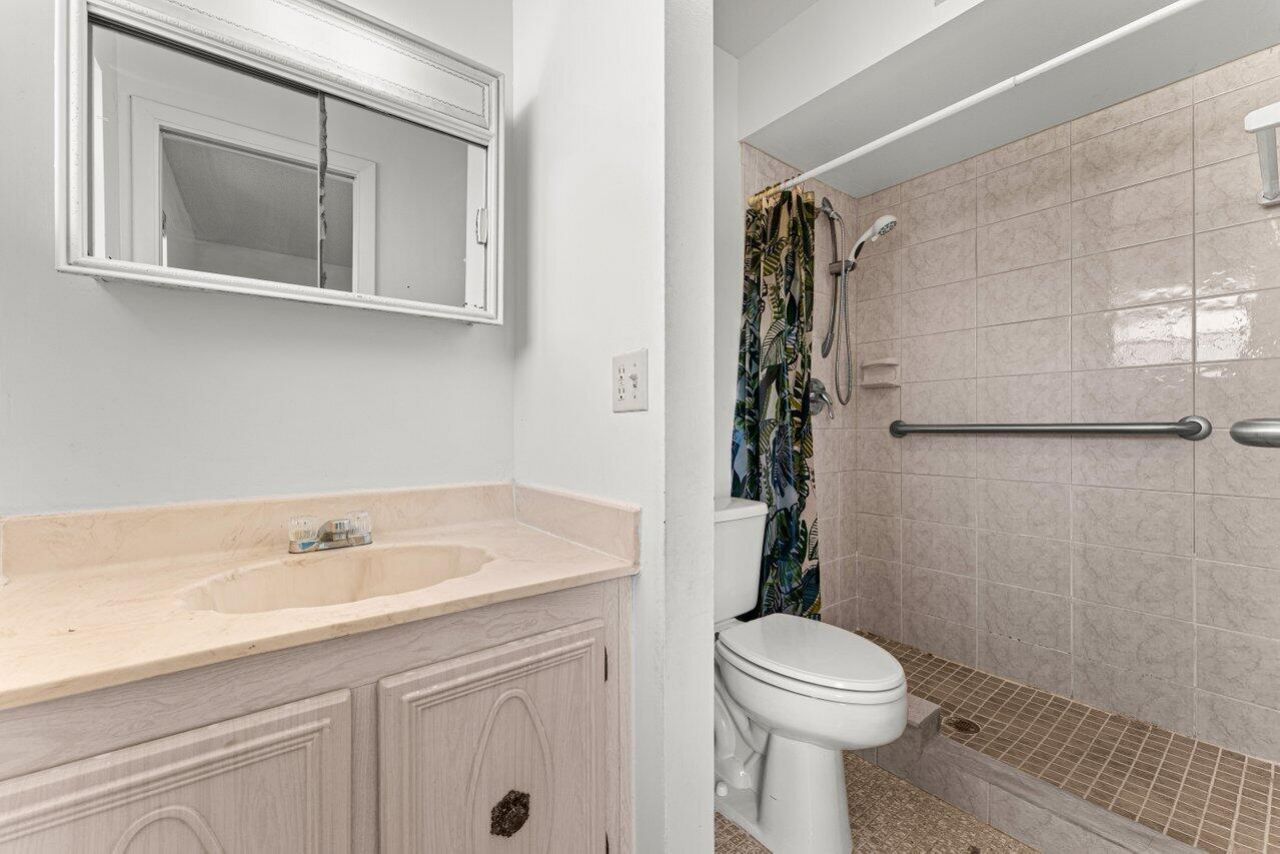 713 Nantucket Circle, Unit B, Lake Worth, FL 33467 Photo