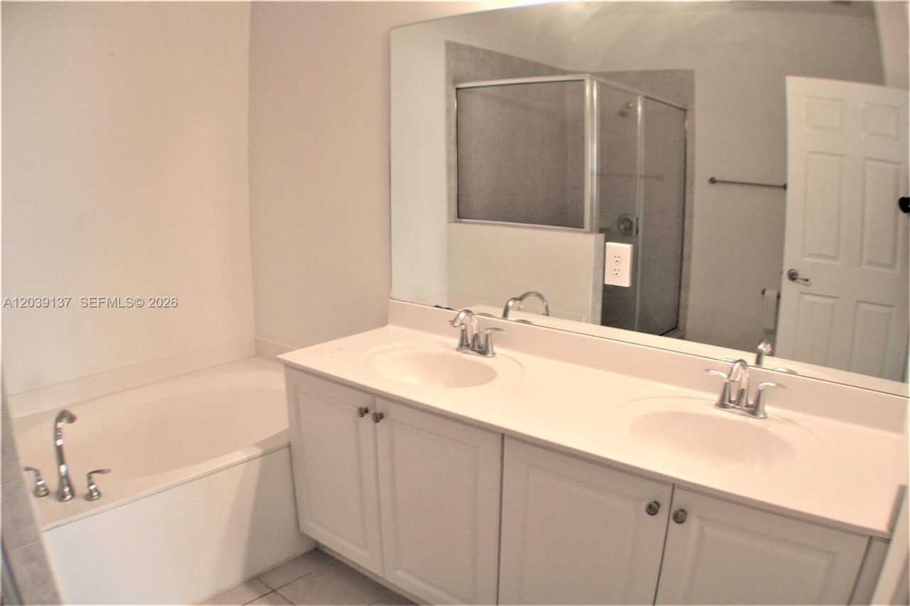 202 Las Brisas Cir , Sunrise, FL 33326 Photo