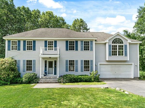105 Wyndridge Circle, Pelham, NH 03076