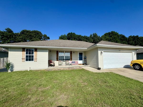 206 Spruce Avenue , Clever, MO 65631