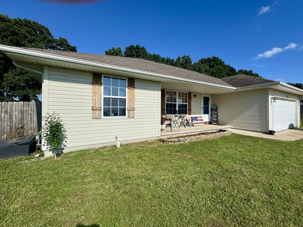 206 Spruce Avenue, Clever, MO 65631