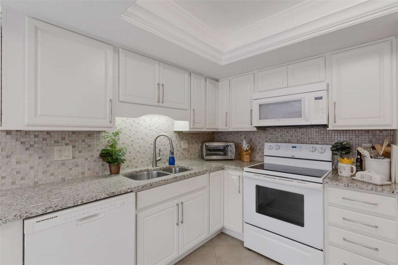 3902 Wilshire Drive, Unit 98, Sarasota, FL 34238 Photo