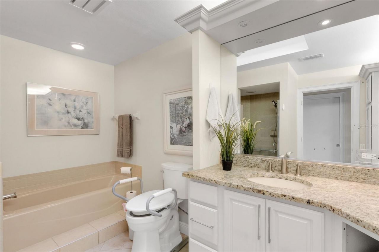 3902 Wilshire Drive, Unit 98, Sarasota, FL 34238 Photo