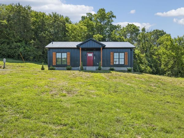 8465 Hartsville Pike, Lebanon, TN 37087