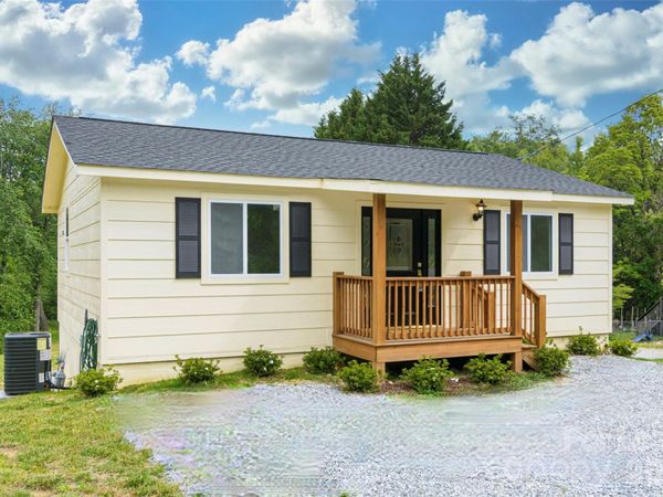 286 Berkeley Road , Hendersonville, NC 28792
