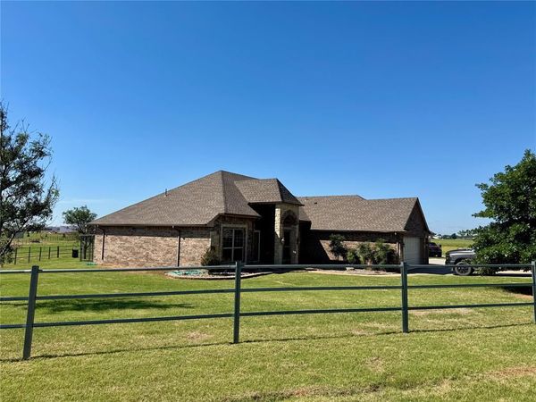 24352 E 1006 Road, Weatherford, OK 73096