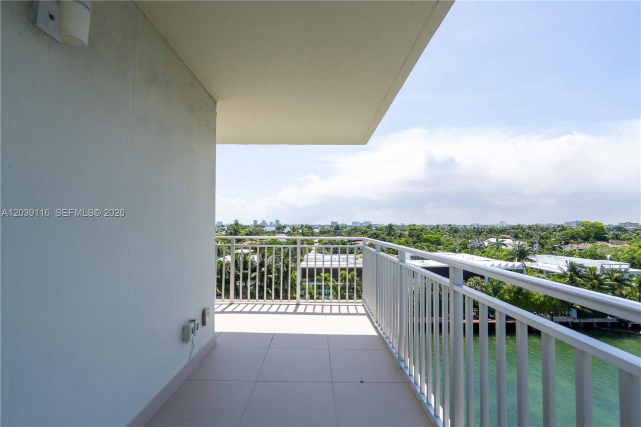 9500 W Bay Harbor Dr, Unit 7D, Bay Harbor Islands, FL 33154 Photo