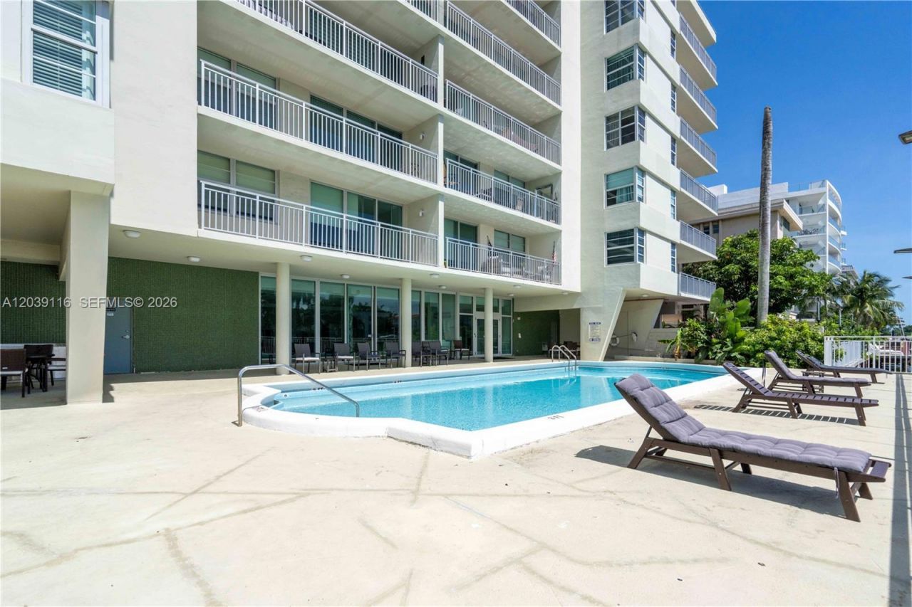 9500 W Bay Harbor Dr, Unit 7D, Bay Harbor Islands, FL 33154 Photo