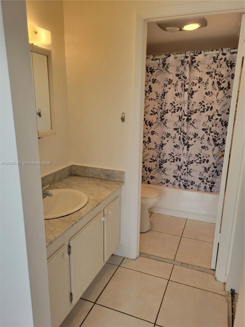1300 NE Miami Gardens Dr, Unit 720E, Miami, FL 33179 Photo