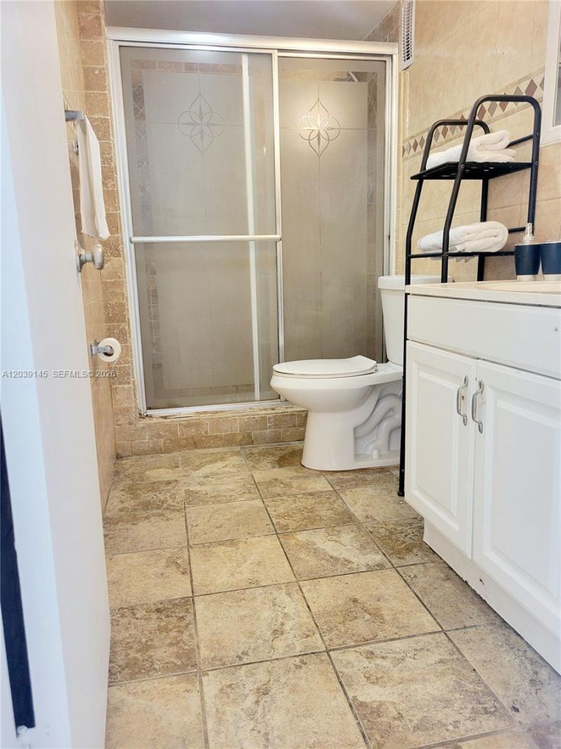 1300 NE Miami Gardens Dr, Unit 720E, Miami, FL 33179 Photo