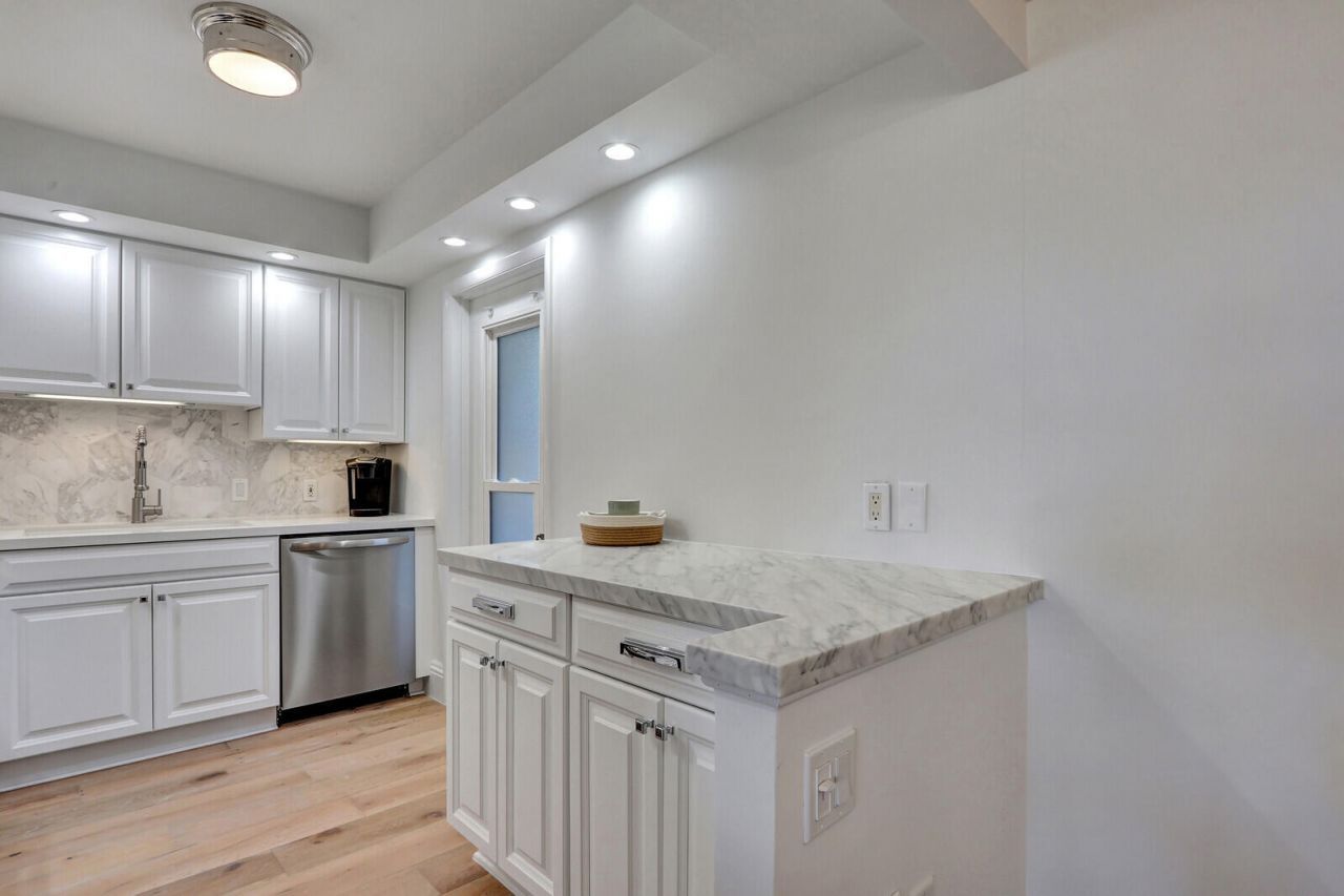 225 Beach Road, Unit 204, Tequesta, FL 33469 Photo