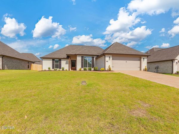 423 Fairway Boulevard , Jackson, TN 38305