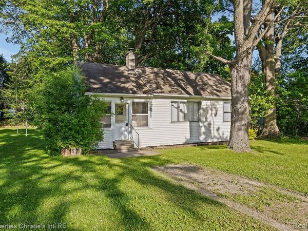 32660 Saint Vincent Avenue, Warren, MI 48092