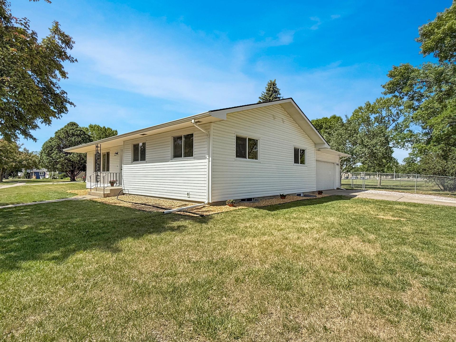 2403 18th Street S, Moorhead, MN 56560 Main Photo