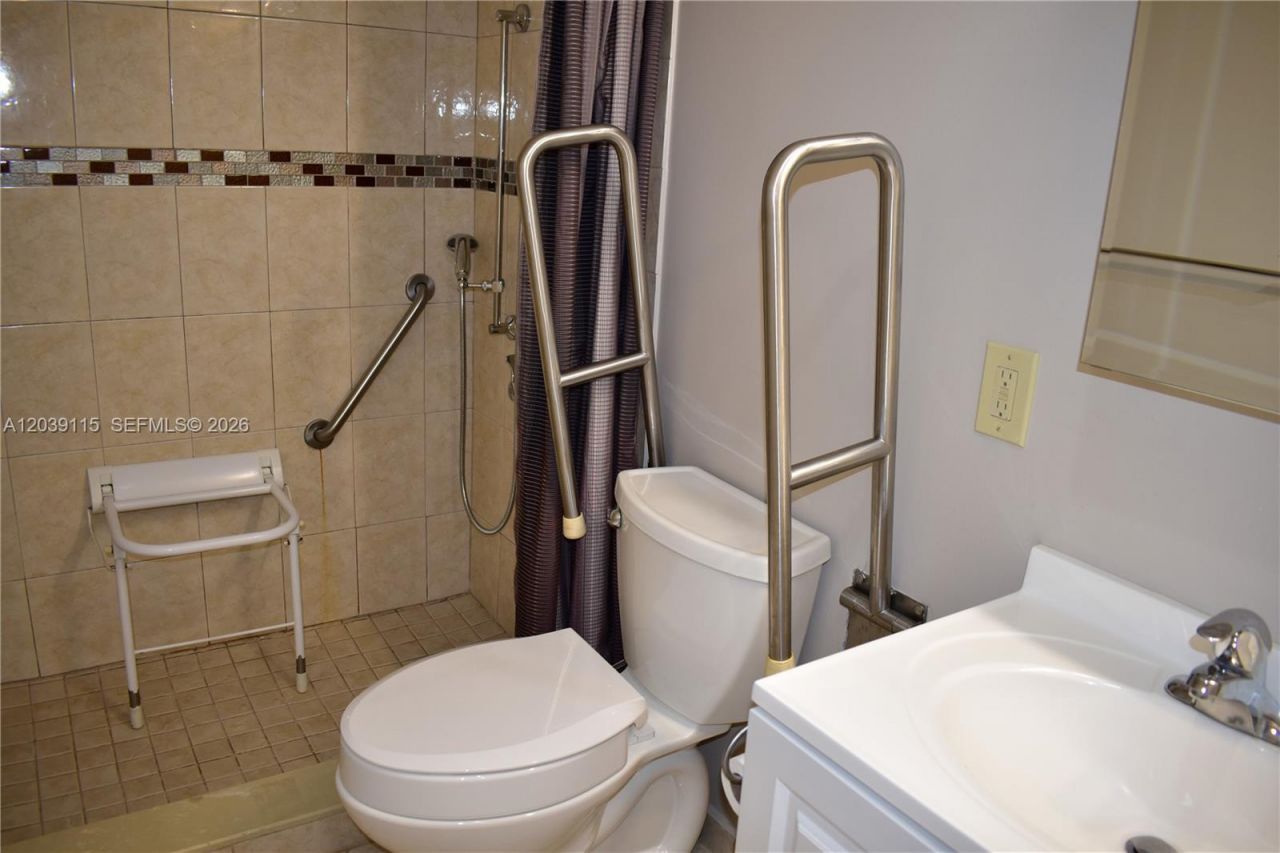 9300 Sunrise Lakes Blvd, Unit 208, Sunrise, FL 33322 Photo