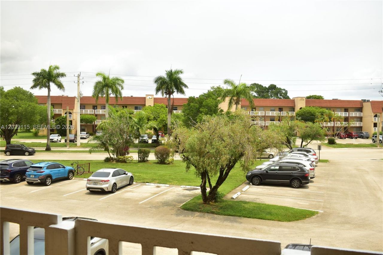 9300 Sunrise Lakes Blvd, Unit 208, Sunrise, FL 33322 Photo