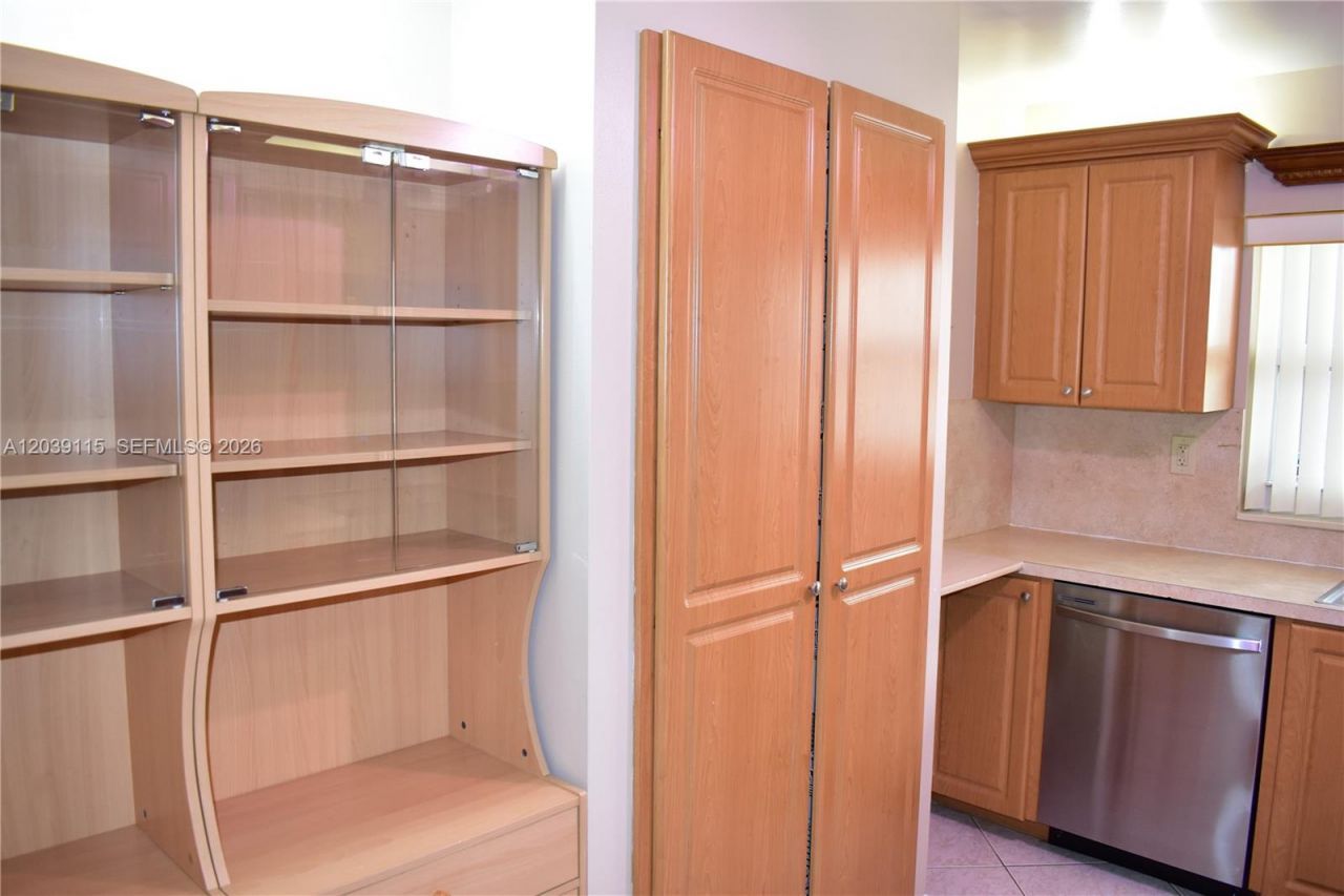 9300 Sunrise Lakes Blvd, Unit 208, Sunrise, FL 33322 Photo