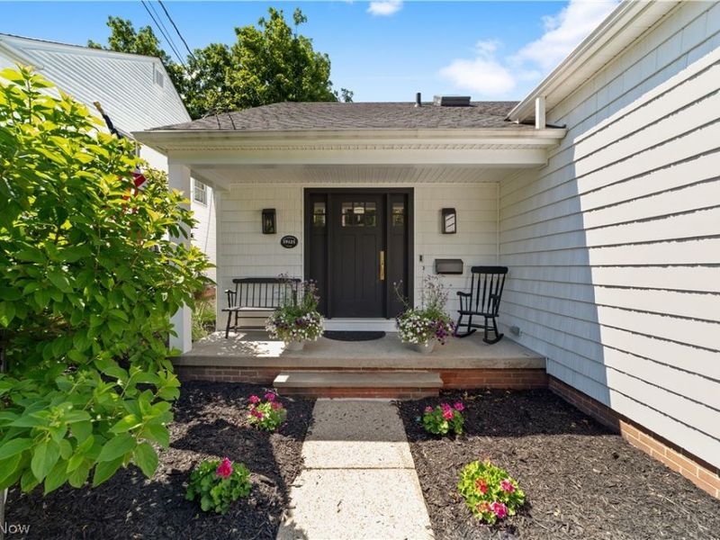 19125 E Shoreland Avenue, Rocky River, OH 44116 Photo 1