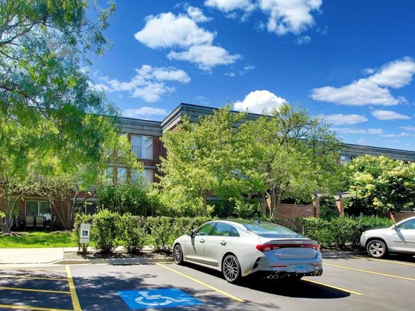 432 Kelburn Road , Unit 121, Deerfield, IL 60015