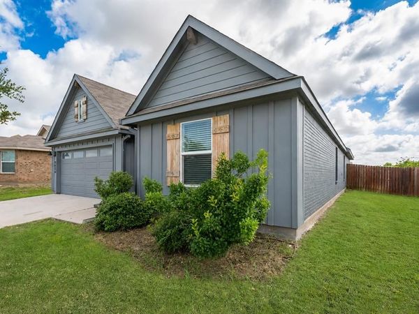 820 Lakeview Drive, Alvarado, TX 76009