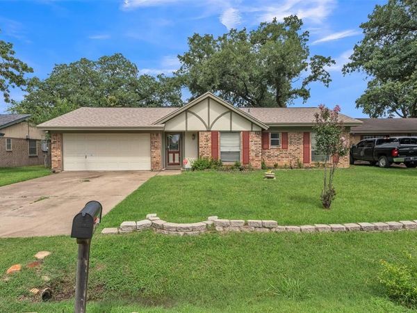 205 Mountain View Drive, Azle, TX 76020