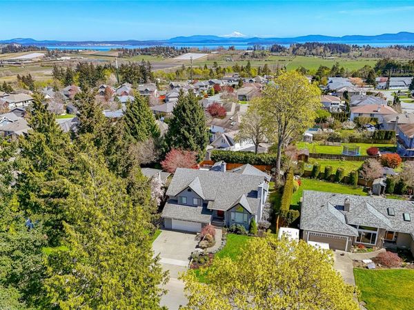 6435 Loganberry Pl, Central Saanich, BC V8Z 7E6
