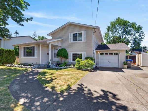 677 Somenos Dr , Comox, BC V9M 1B5